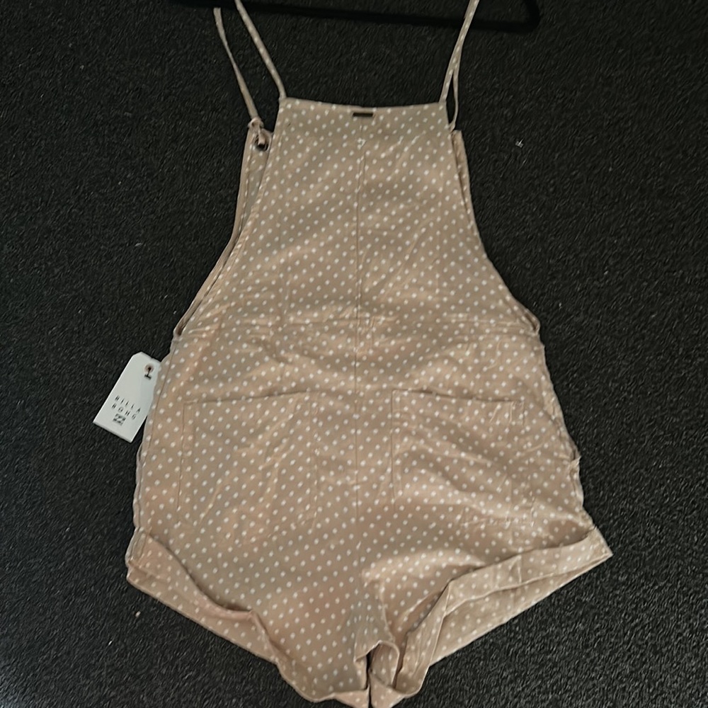 Tan polka dot Billabong romper/overalls with pockets and tie straps - Picture 3 of 3